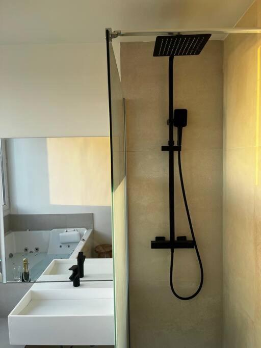 Suite « Body Love » - Jacuzzi Privatif Creteil Exterior photo