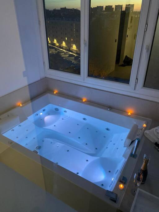 Suite « Body Love » - Jacuzzi Privatif Creteil Exterior photo